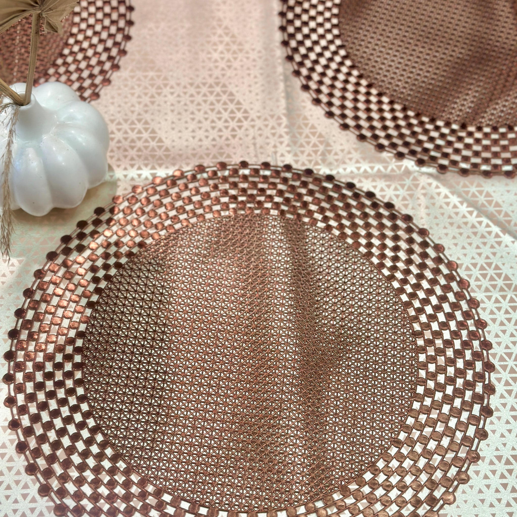 Elegant Crossbeads Metallic Table Mats