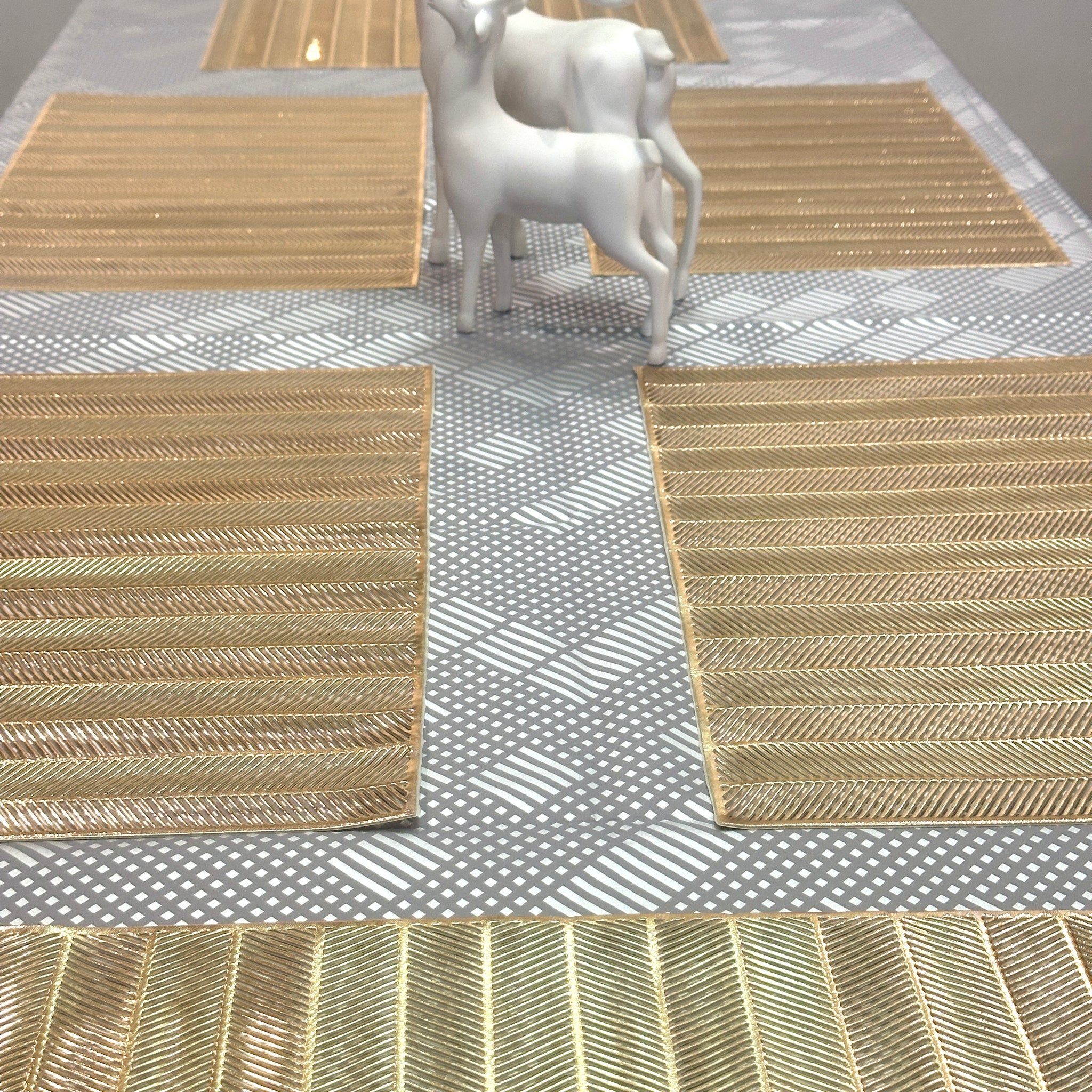 Lines Aesthetic Rectangle Metallic Table Mats