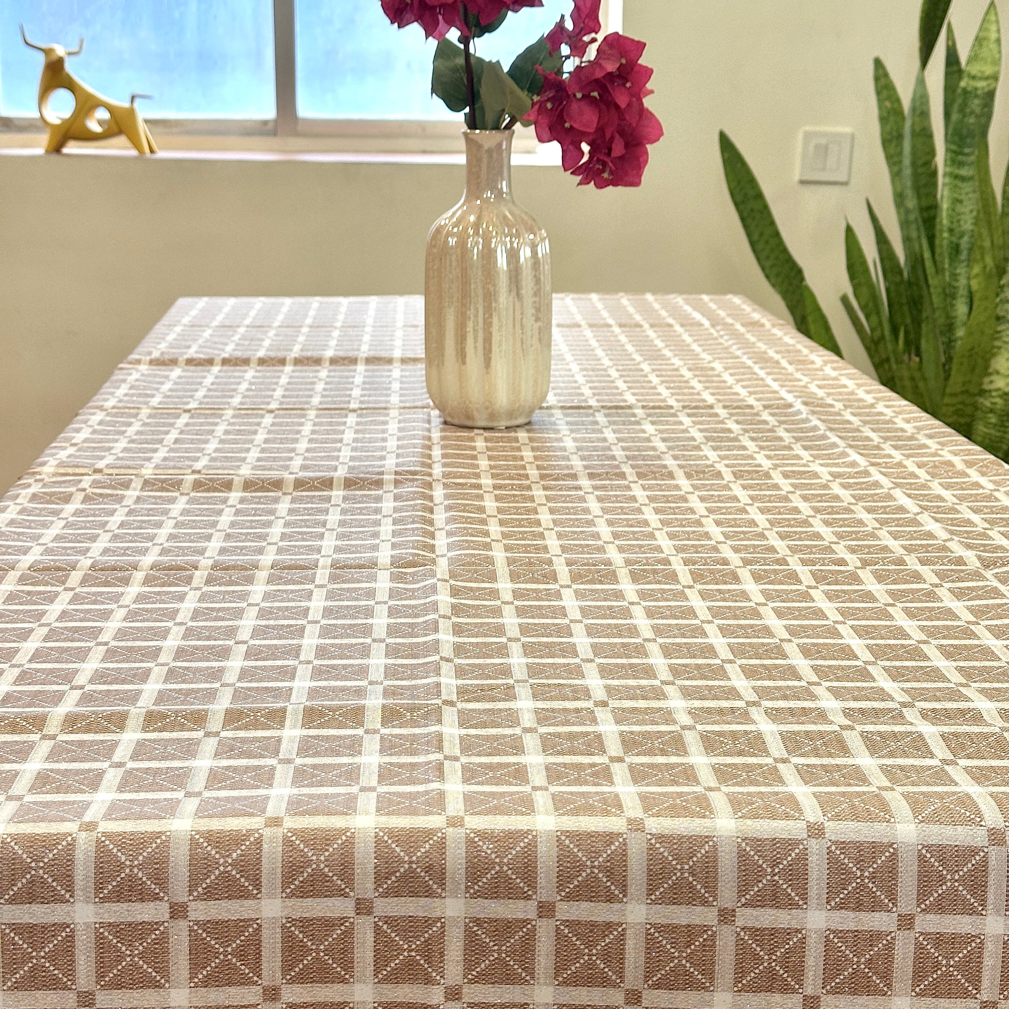 Box Cross Shimmer Table Cover