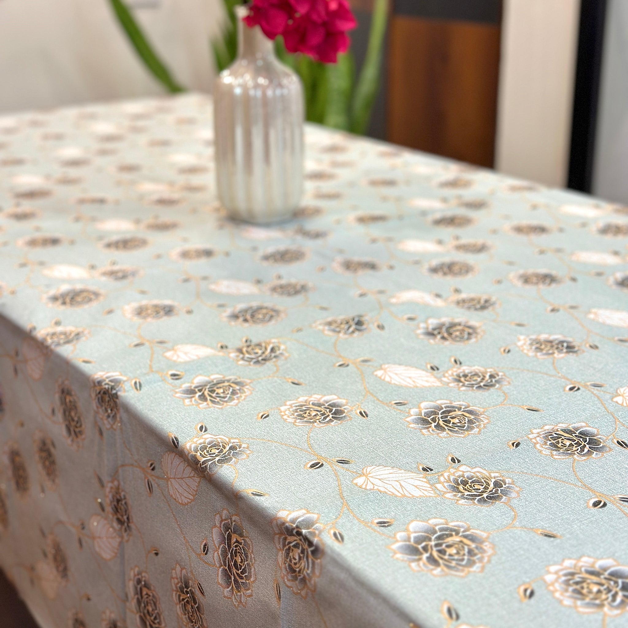 Pista Floral Shimmer Table Cover